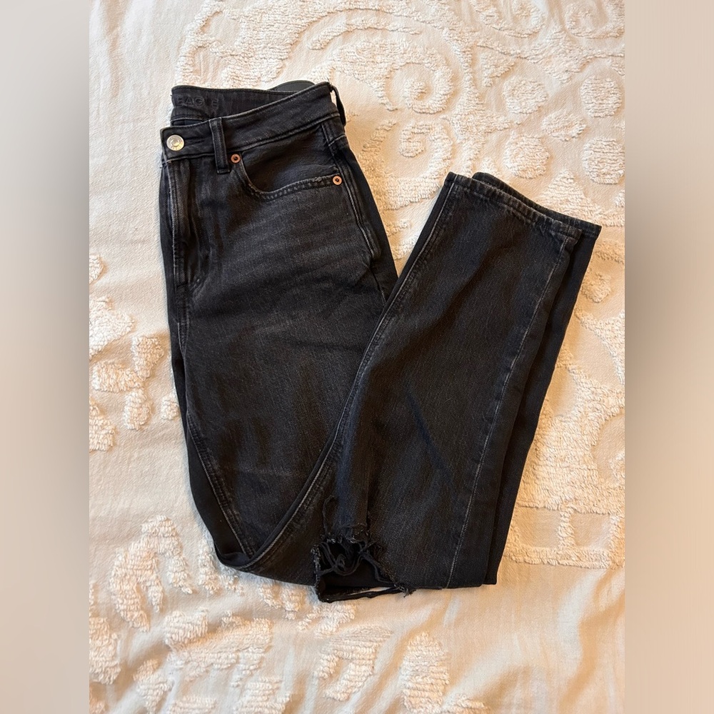 American Eagle Strigid Distressed Straight Leg Jean 4 Short